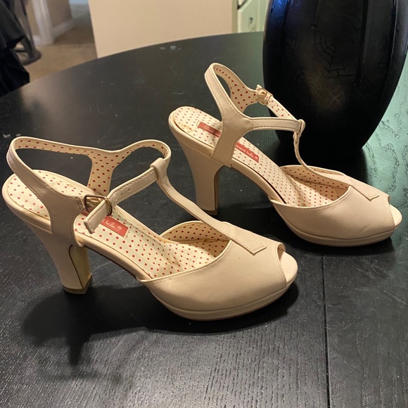 BAIT cream t-strap heels - 7.5 - Picture 3 of 7